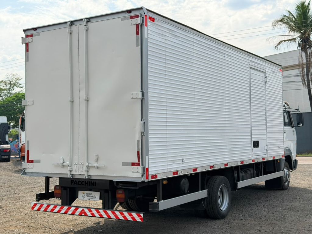 9-150 E Delivery 2p (diesel) — foto 6
