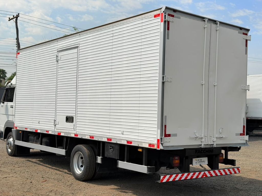 9-150 E Delivery 2p (diesel) — foto 3