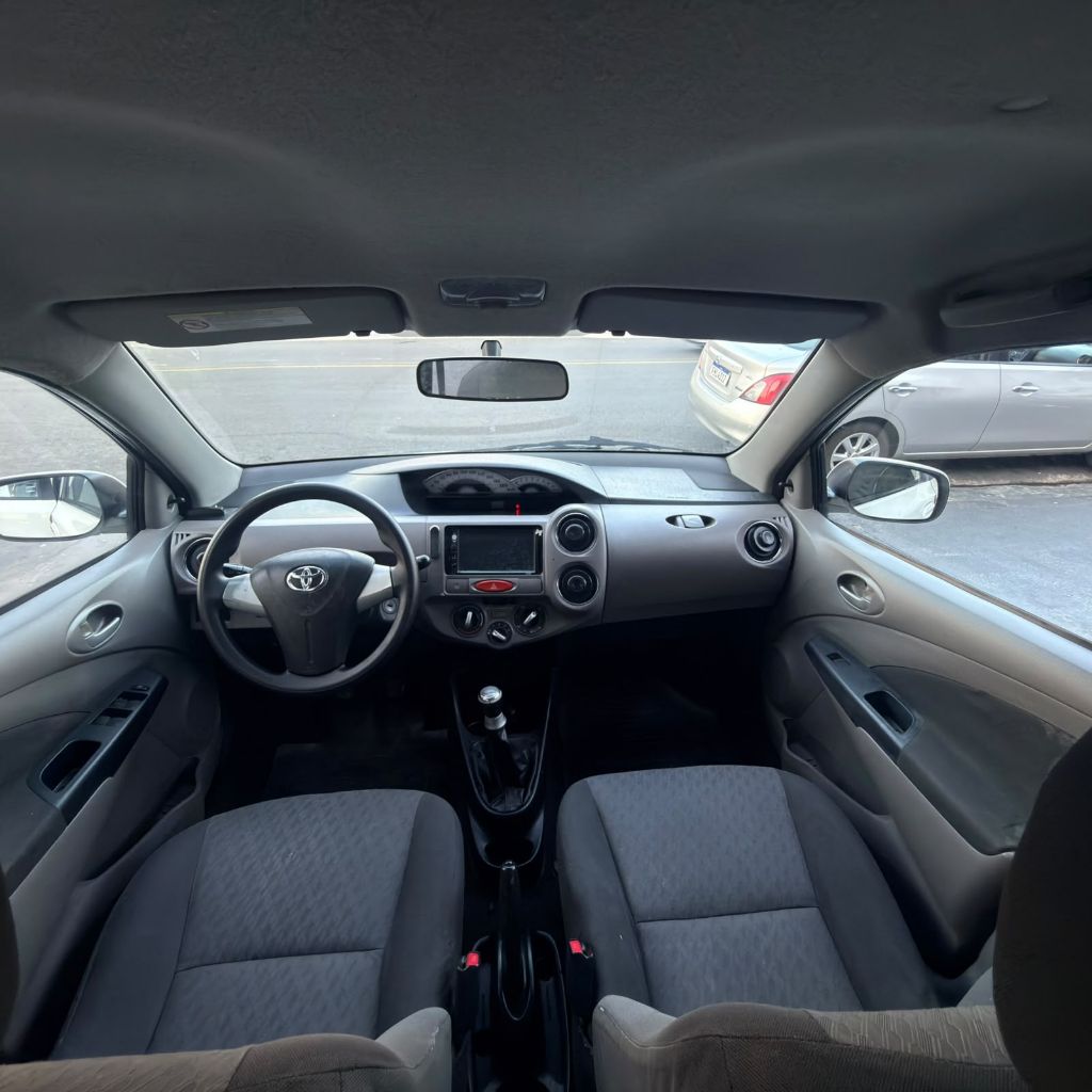 ETIOS XLS Sedan 1.5 Flex 16V 4p Mec. — foto 12