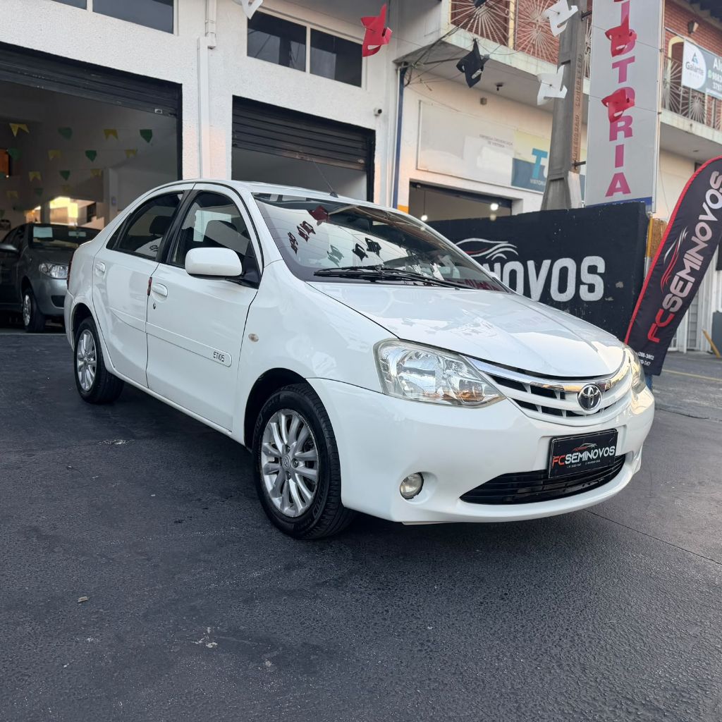 ETIOS XLS Sedan 1.5 Flex 16V 4p Mec. — foto 2