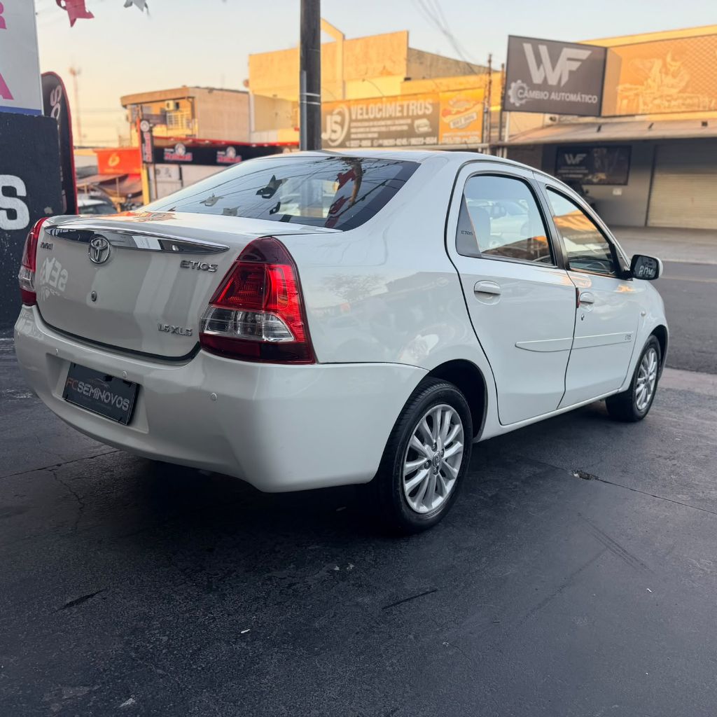 ETIOS XLS Sedan 1.5 Flex 16V 4p Mec. — foto 5