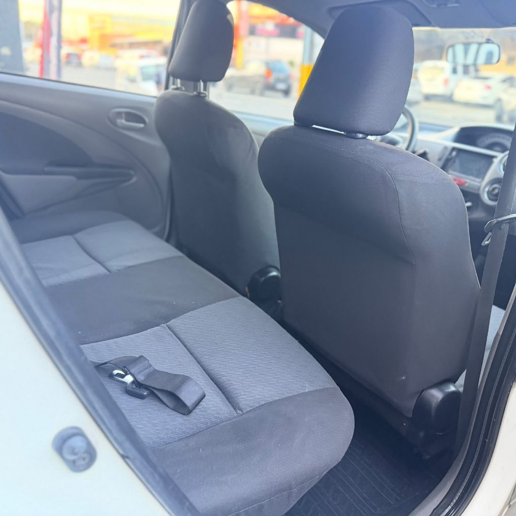 ETIOS XLS Sedan 1.5 Flex 16V 4p Mec. — foto 16
