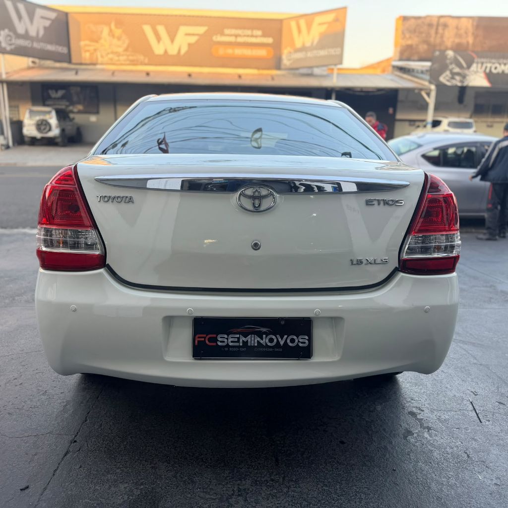 ETIOS XLS Sedan 1.5 Flex 16V 4p Mec. — foto 4
