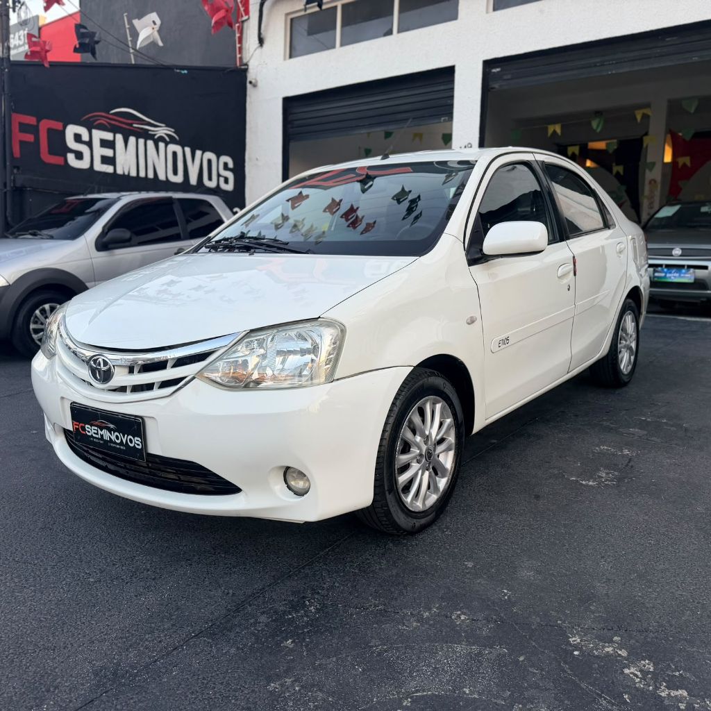 ETIOS XLS Sedan 1.5 Flex 16V 4p Mec. — foto 3