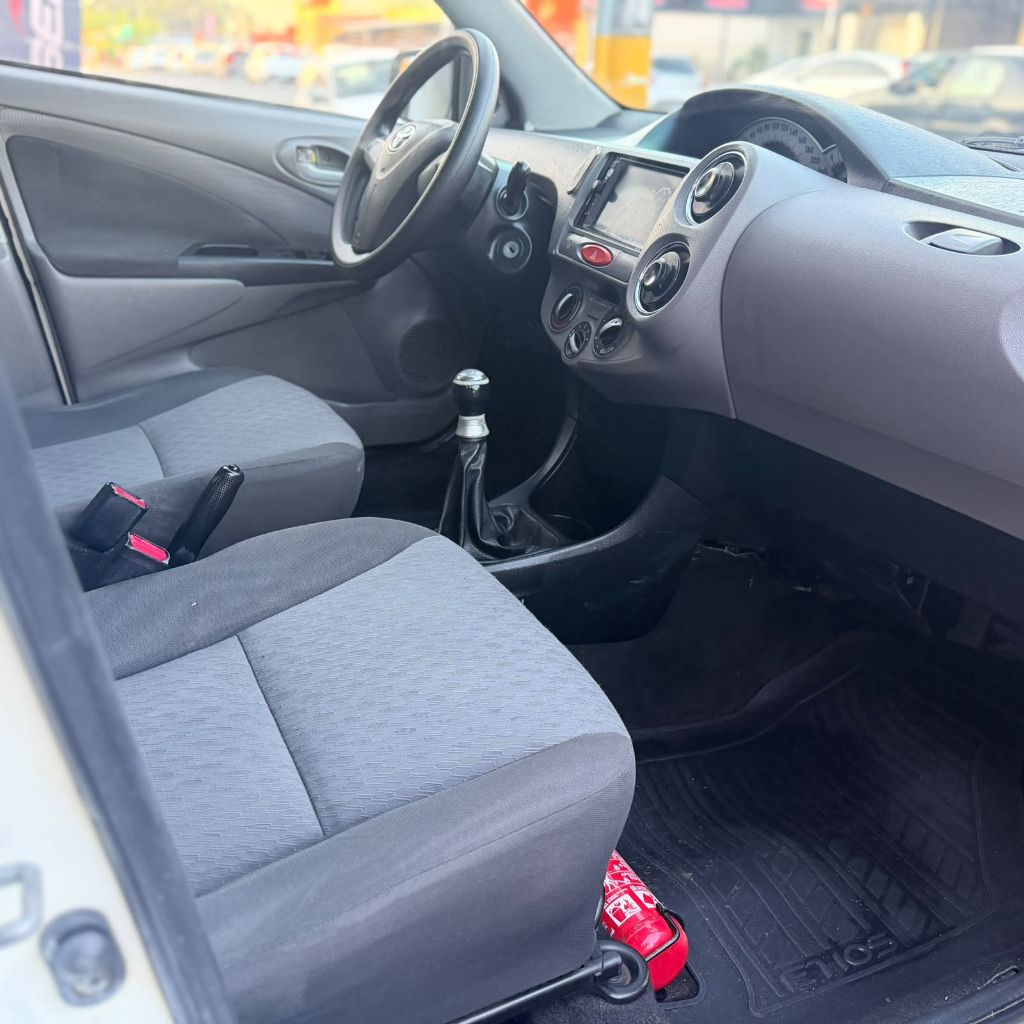 ETIOS XLS Sedan 1.5 Flex 16V 4p Mec. — foto 15