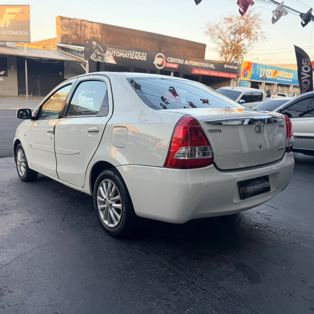 ETIOS XLS Sedan 1.5 Flex 16V 4p Mec. — foto 6