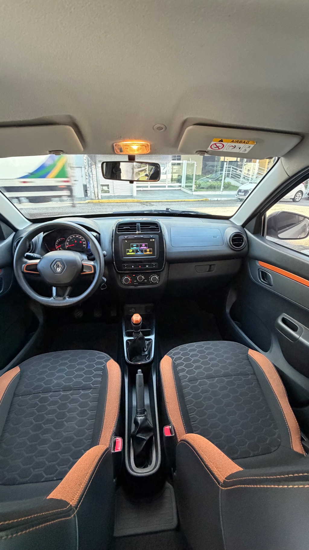 KWID OUTSIDER 1.0 Flex 12V 5p Mec. — foto 9