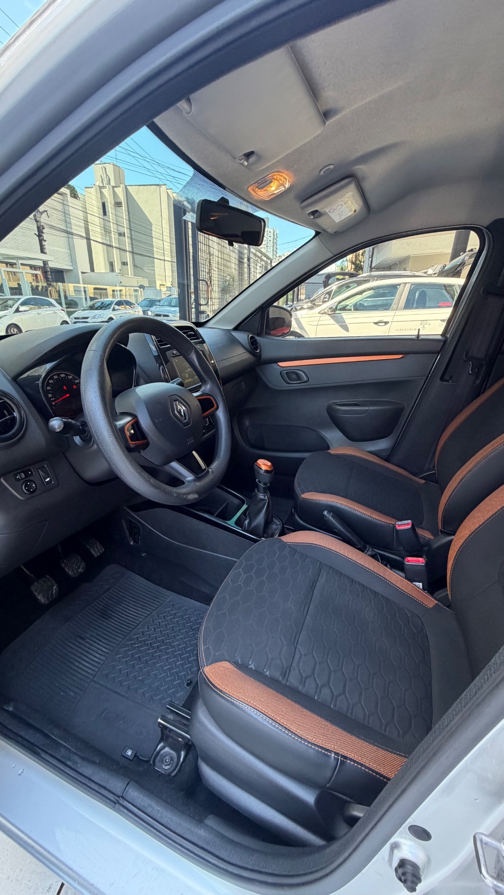KWID OUTSIDER 1.0 Flex 12V 5p Mec. — foto 7