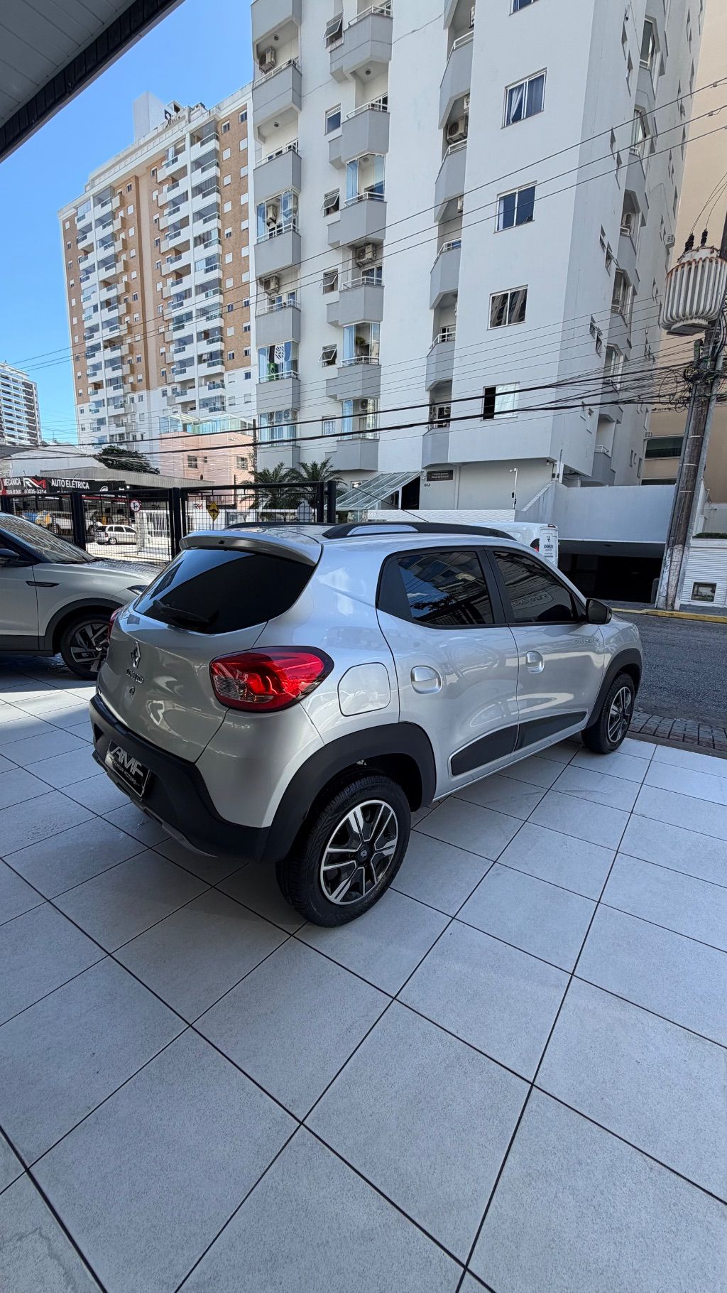 KWID OUTSIDER 1.0 Flex 12V 5p Mec. — foto 4