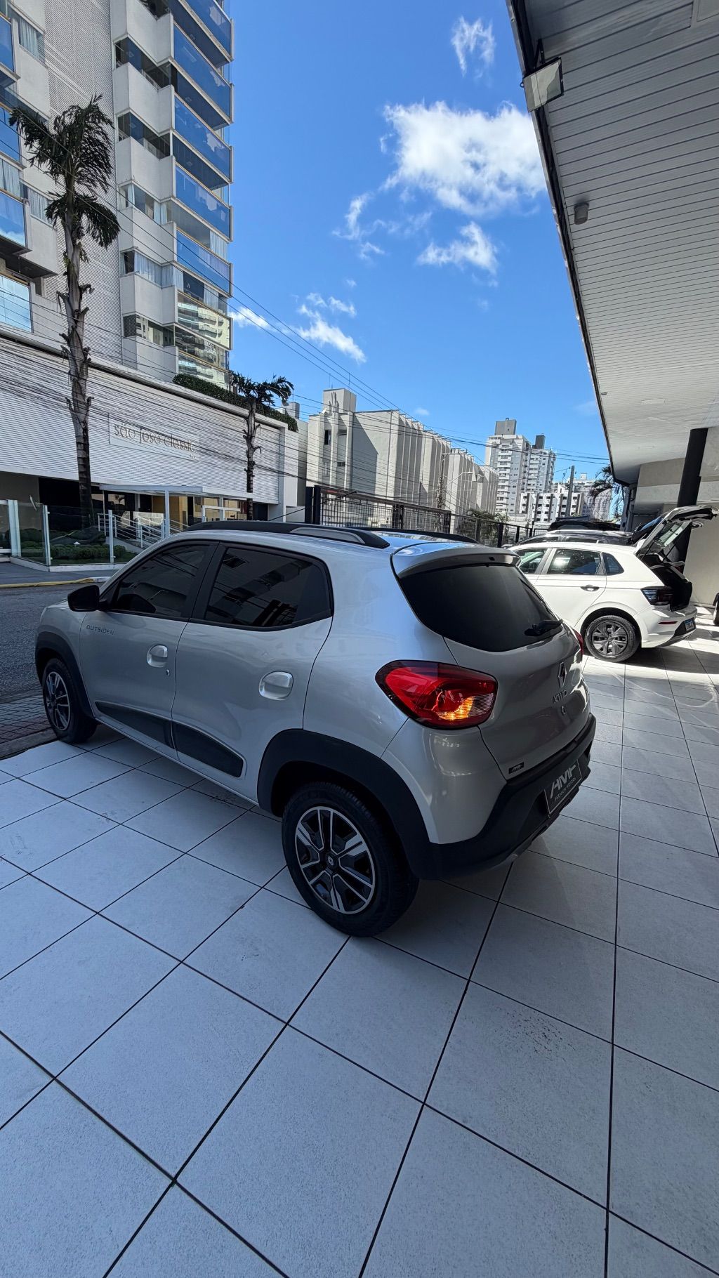 KWID OUTSIDER 1.0 Flex 12V 5p Mec. — foto 3