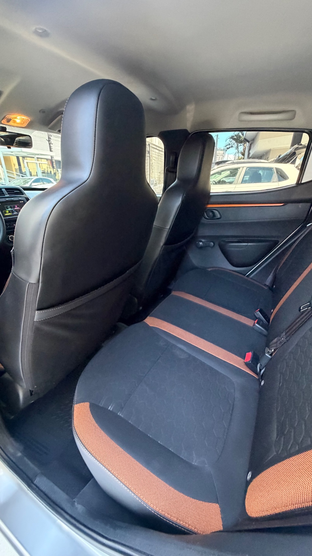 KWID OUTSIDER 1.0 Flex 12V 5p Mec. — foto 8