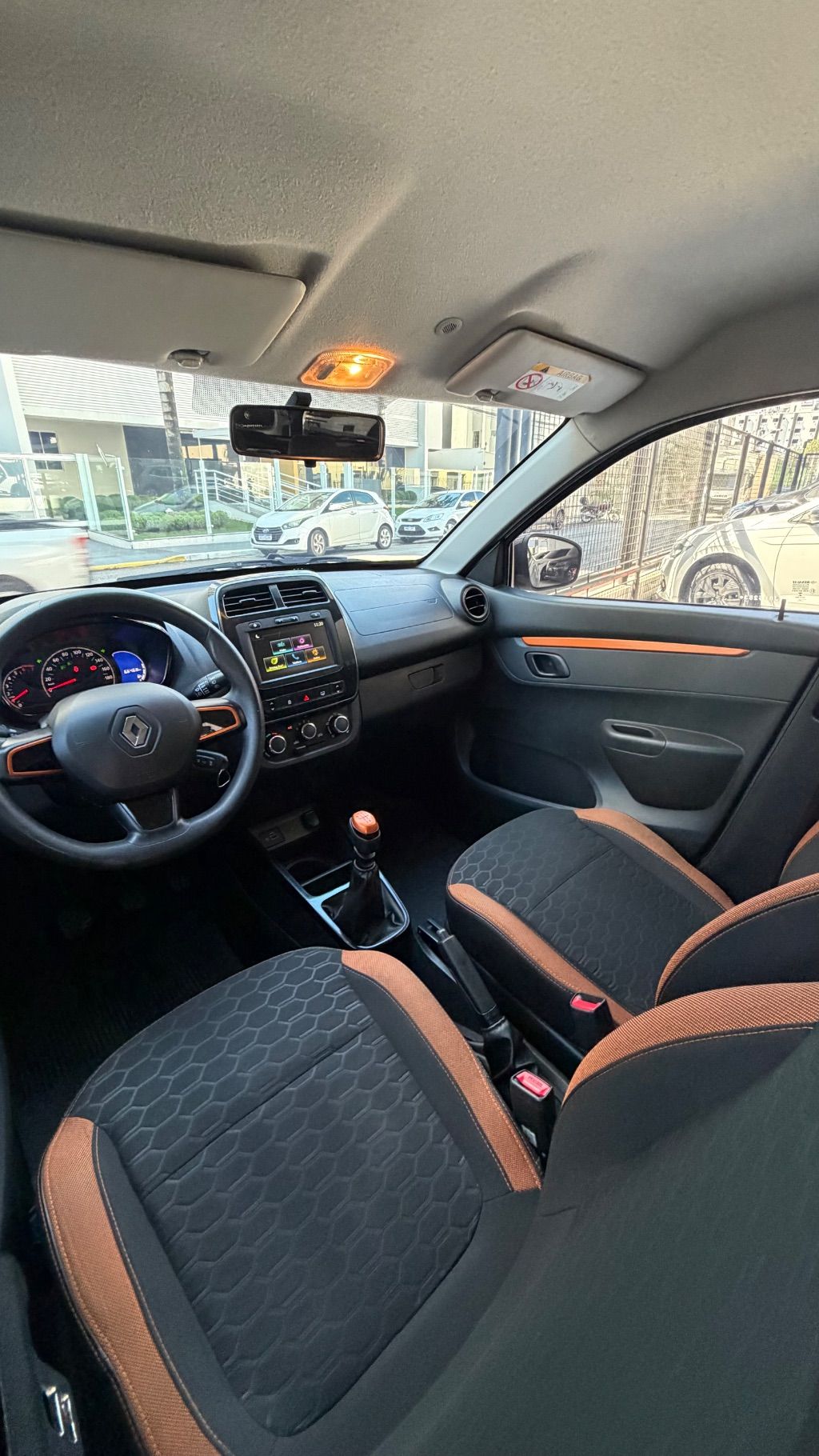 KWID OUTSIDER 1.0 Flex 12V 5p Mec. — foto 10