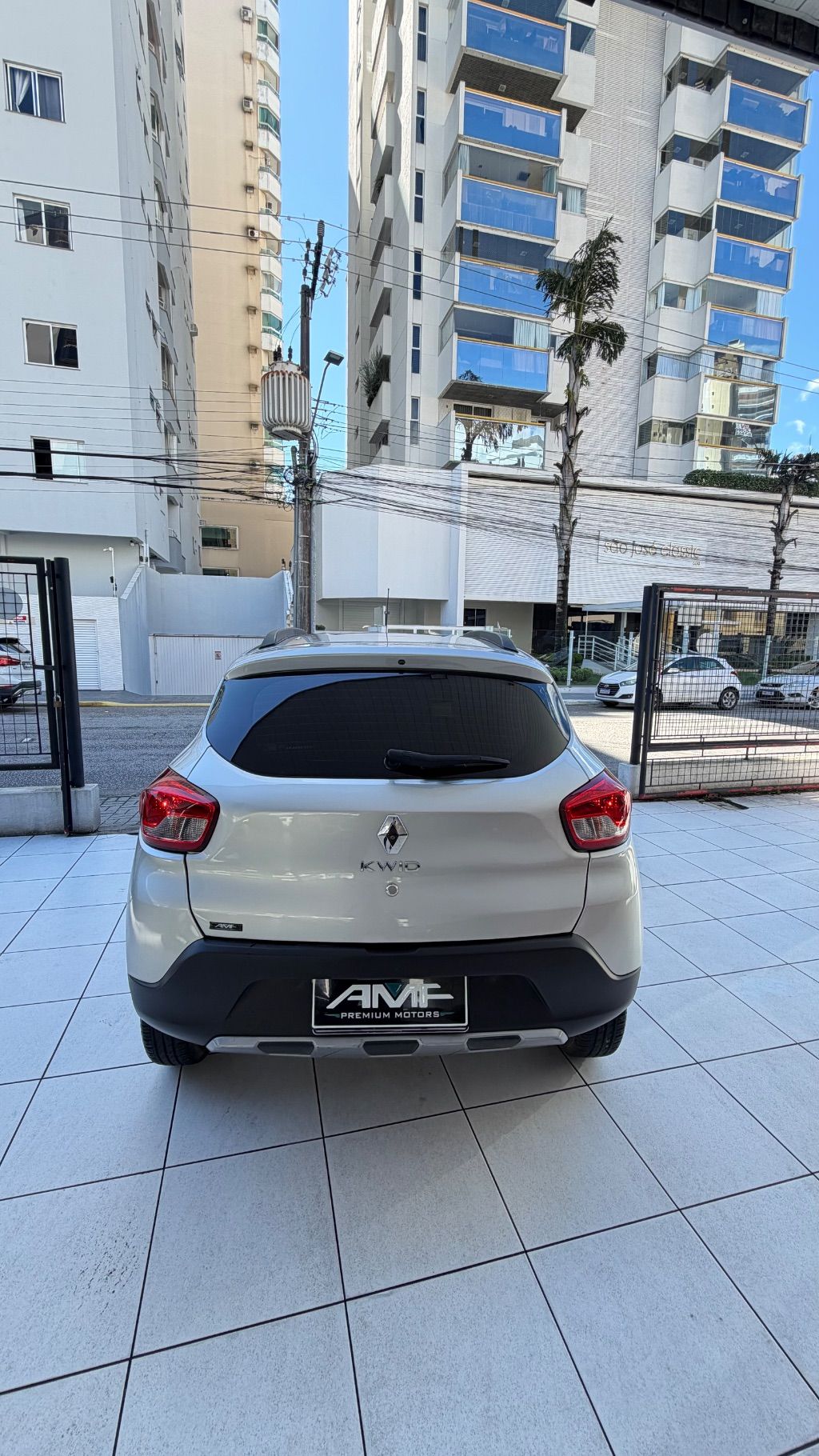 KWID OUTSIDER 1.0 Flex 12V 5p Mec. — foto 6