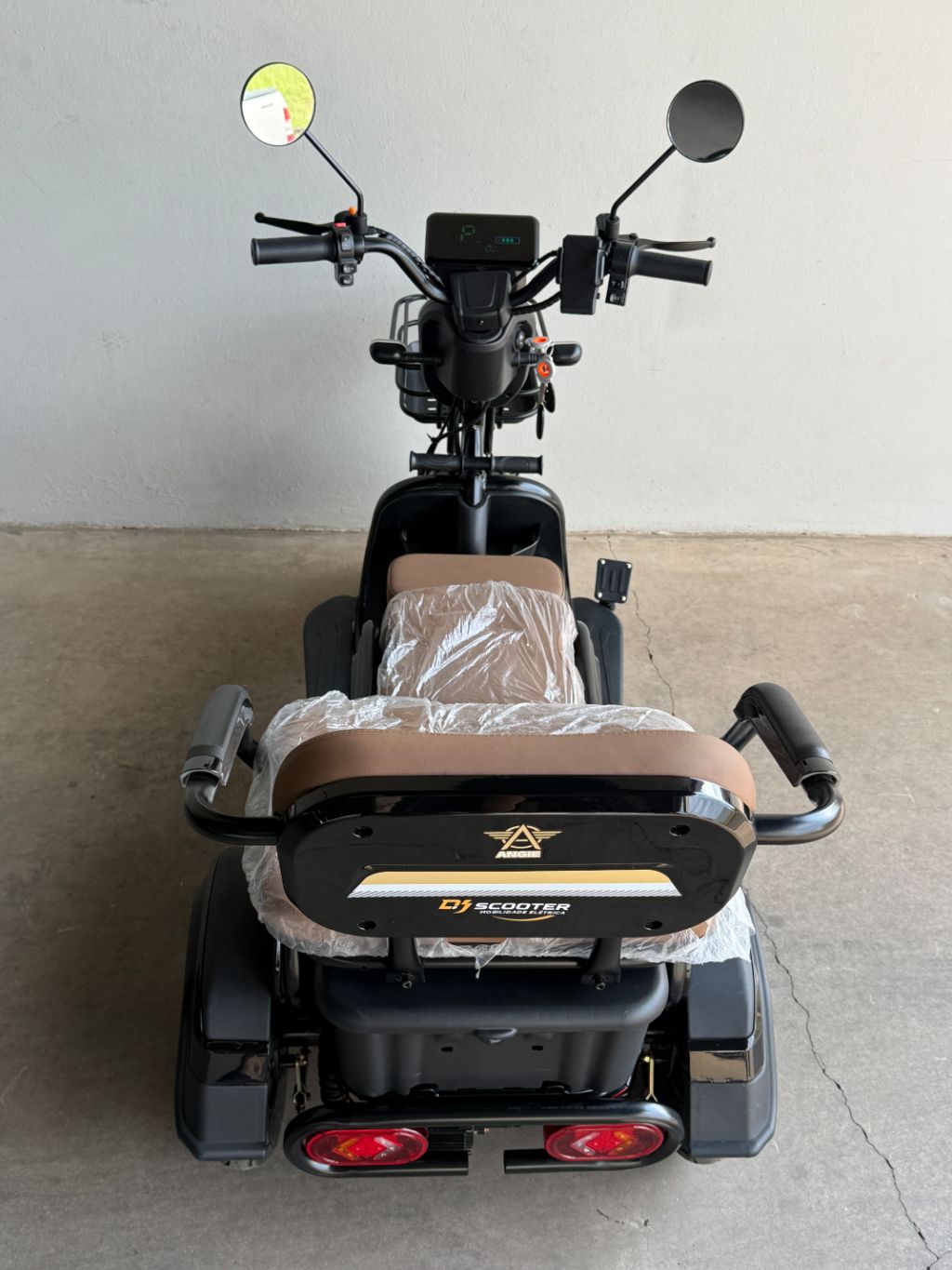 Triciclo Elétrico Angie AG05 1000W é um veículo de três rodas equipado com  motor elétrico de 1000w com velocidade max. de 32km. — foto 5