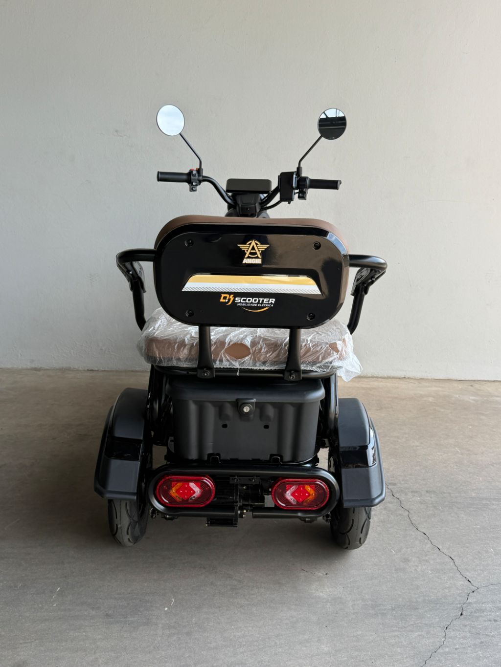 Triciclo Elétrico Angie AG05 1000W é um veículo de três rodas equipado com  motor elétrico de 1000w com velocidade max. de 32km. — foto 4