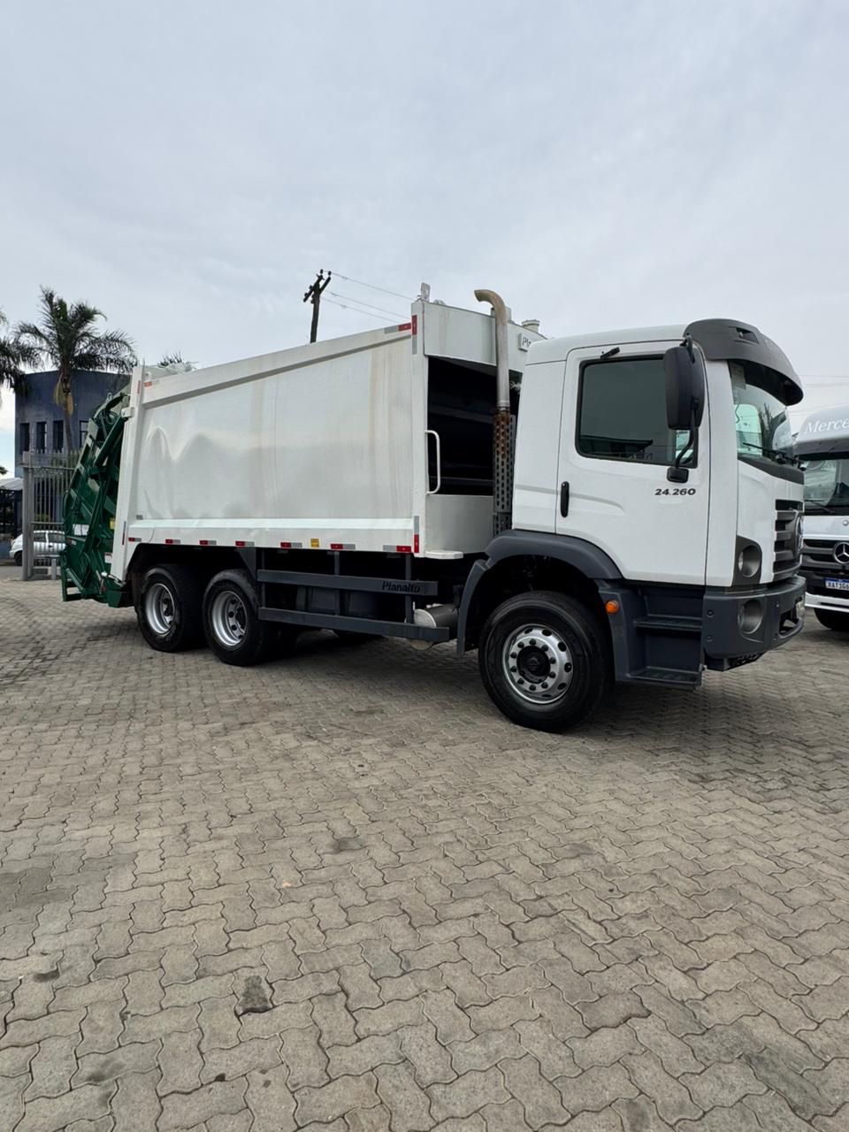 24-260 E Constel. 6x2 Compactador — foto 4