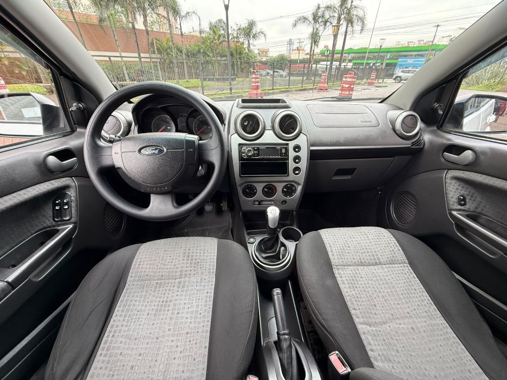 FORD FIESTA SEDAN 1.6 2014 FLEX — foto 14