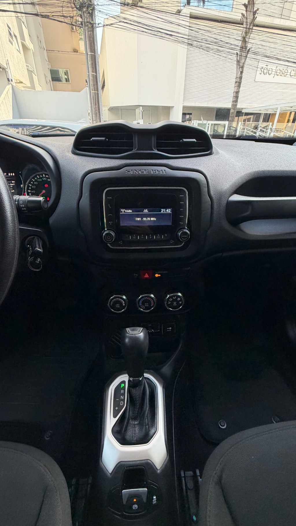 Renegade Sport 1.8 4x2 Flex 16V Aut. — foto 12