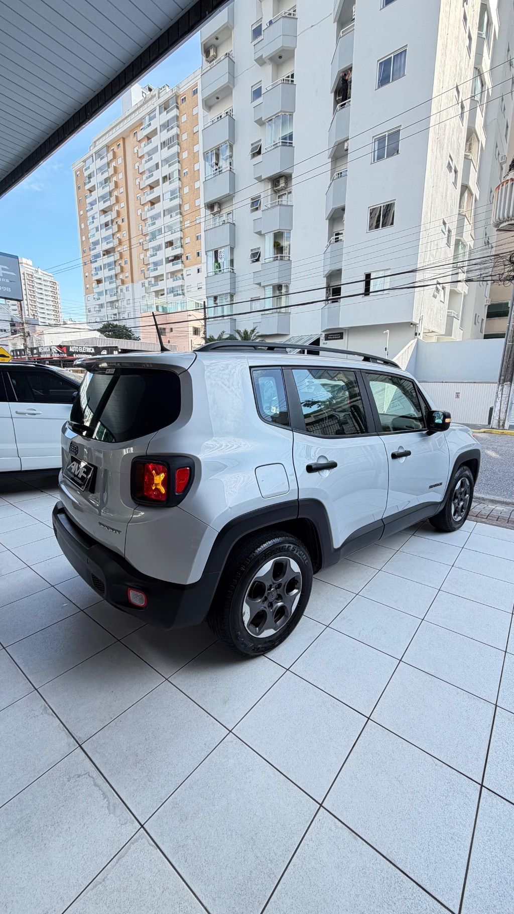 Renegade Sport 1.8 4x2 Flex 16V Aut. — foto 4