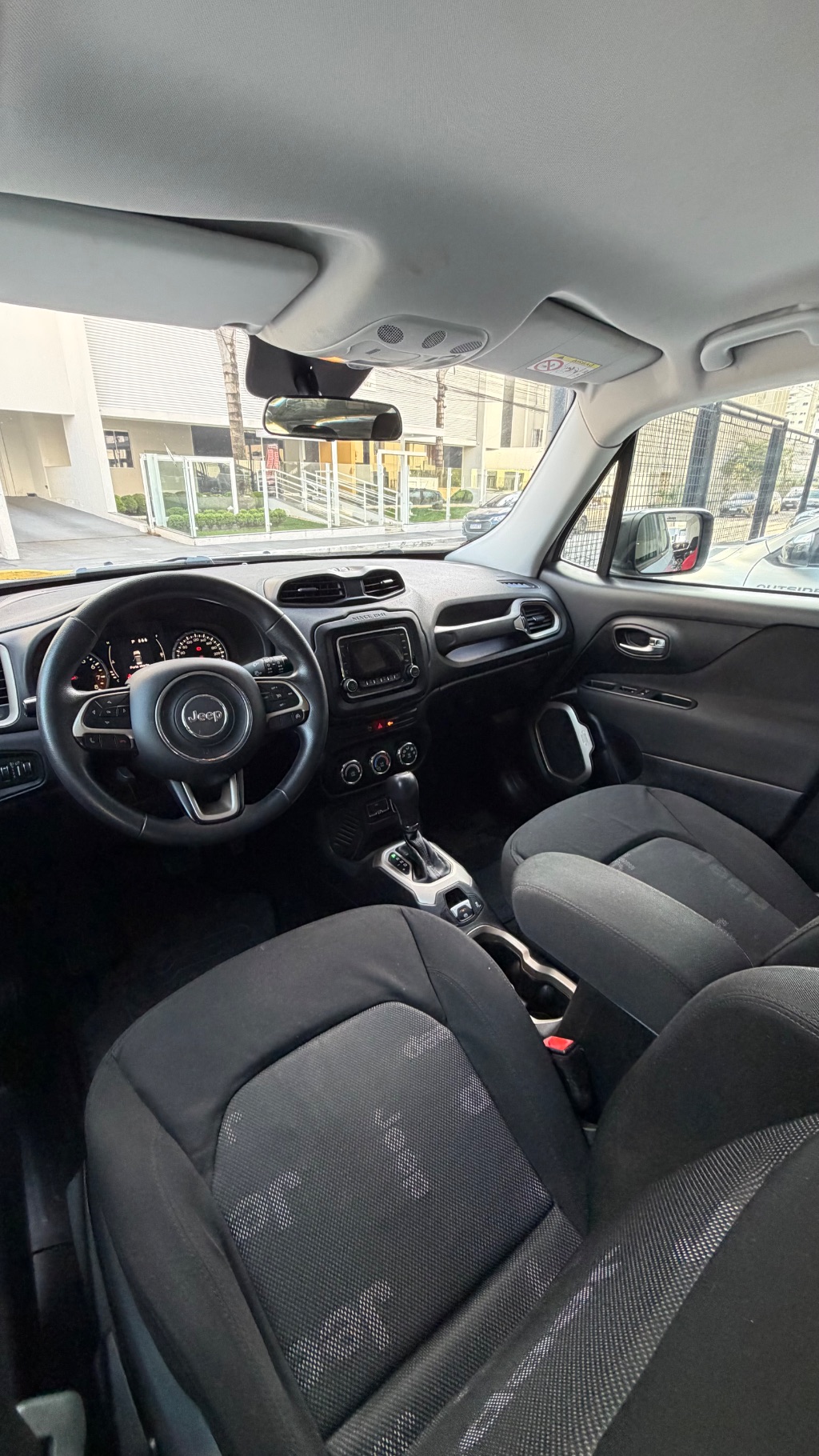 Renegade Sport 1.8 4x2 Flex 16V Aut. — foto 9