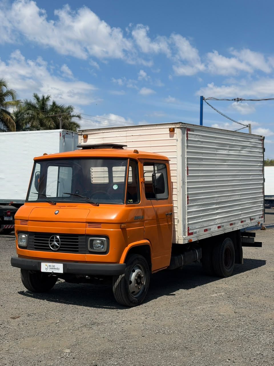 L 608 D — foto 1