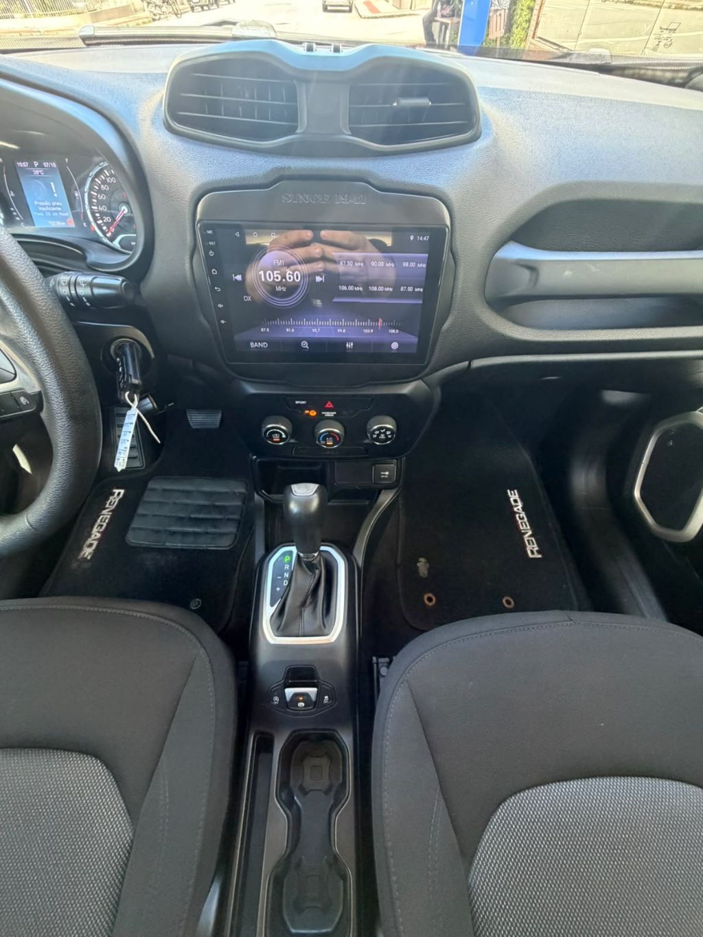 Renegade 1.8 4x2 Flex 16V Aut. — foto 17