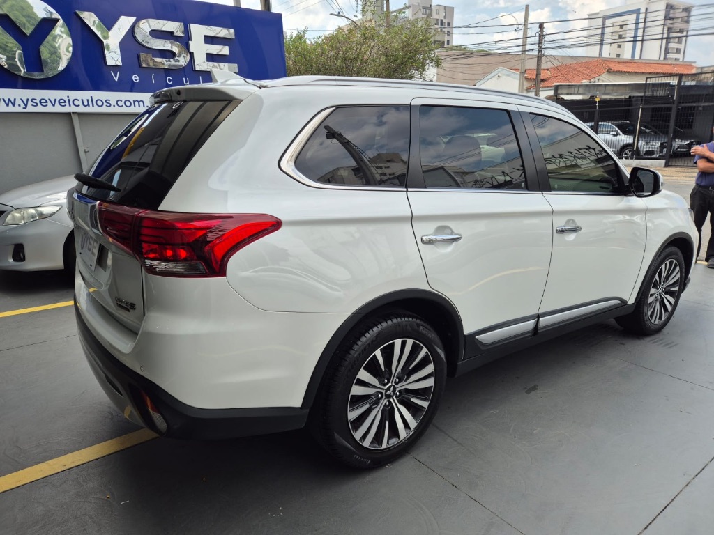 OUTLANDER HPE-S 2.2 Diesel 4x4 Aut. — foto 6