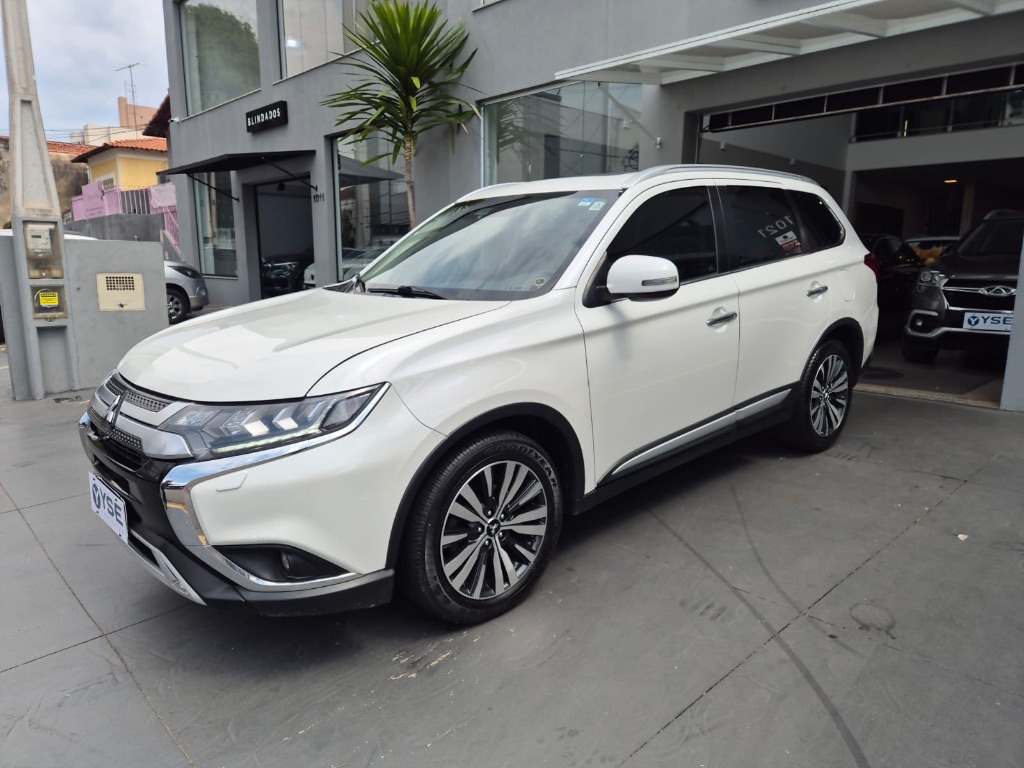 OUTLANDER HPE-S 2.2 Diesel 4x4 Aut. — foto 2