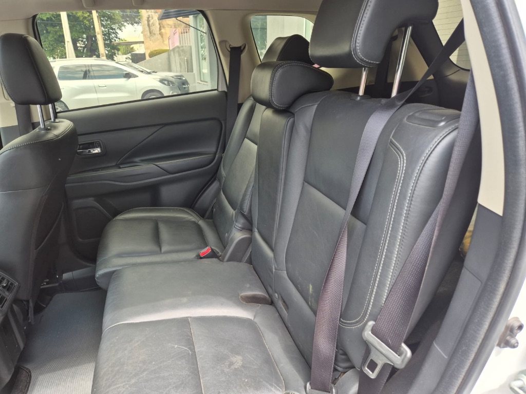 OUTLANDER HPE-S 2.2 Diesel 4x4 Aut. — foto 9