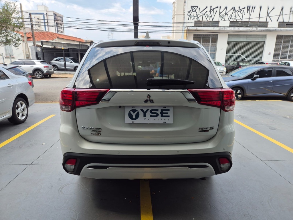OUTLANDER HPE-S 2.2 Diesel 4x4 Aut. — foto 5