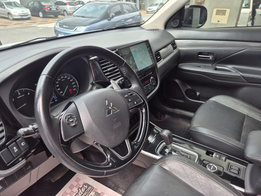 OUTLANDER HPE-S 2.2 Diesel 4x4 Aut. — foto 11