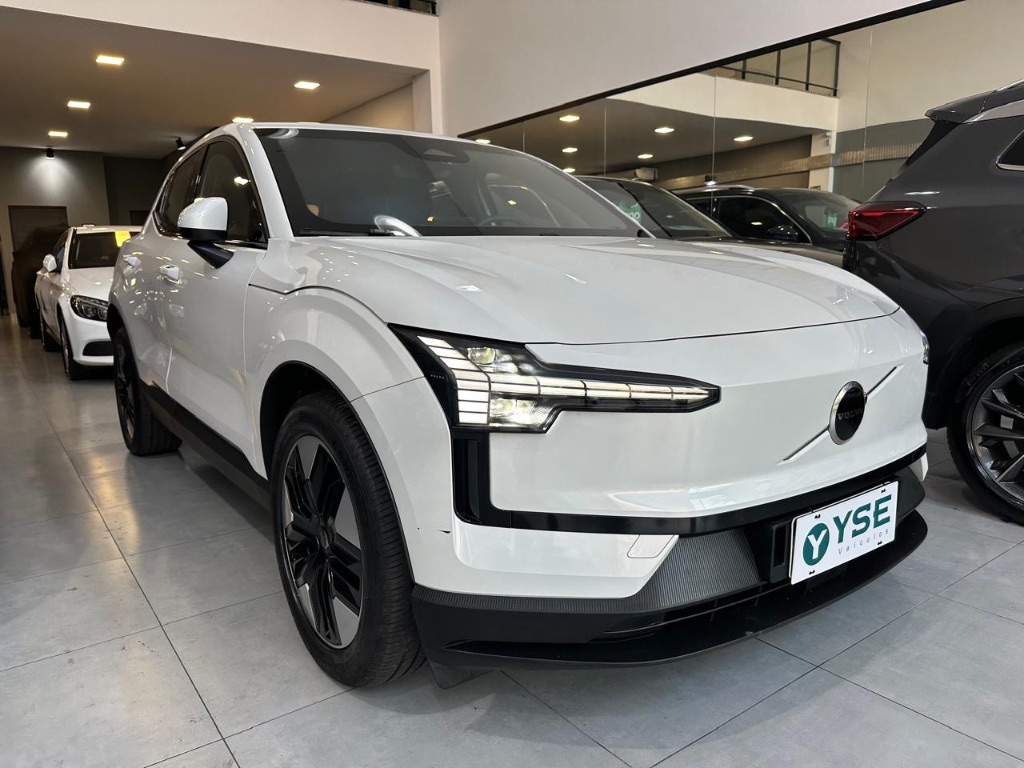 EX30 E40 Core (Elétrico) — foto 1