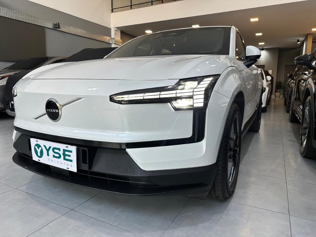 EX30 E40 Core (Elétrico) — foto 18