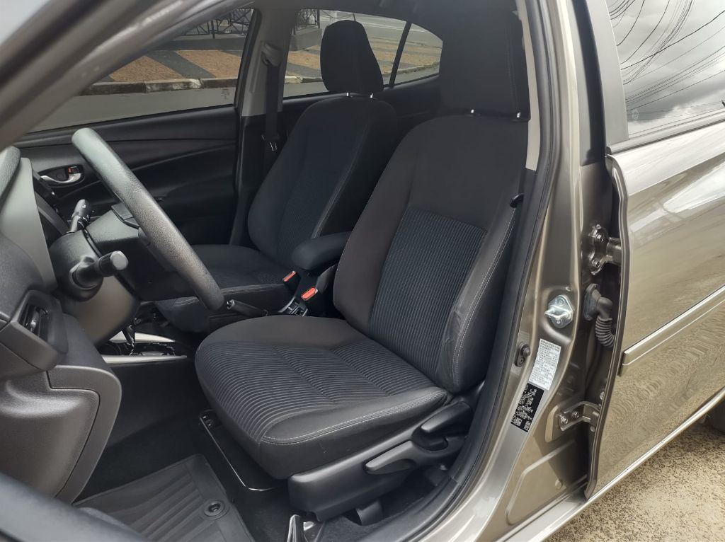 YARIS XL Sedan 1.5 Flex 16V 4p Aut. — foto 6