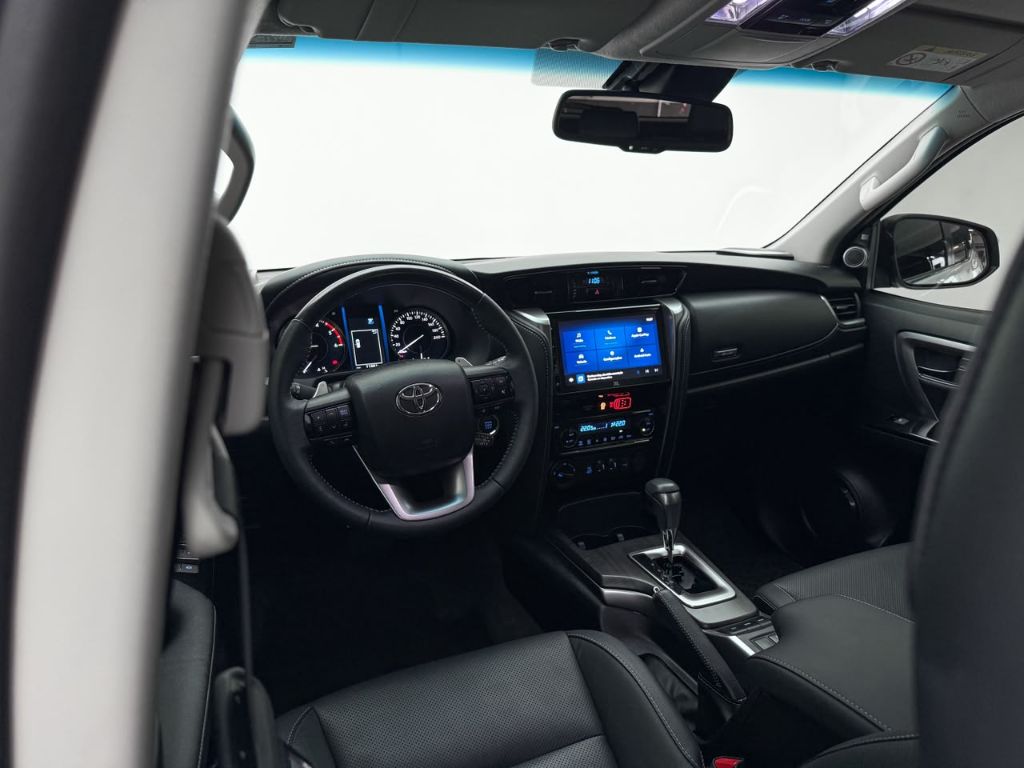 Hilux SW4 SRX Plat. 4x4 2.8 TB Die. Aut. — foto 13