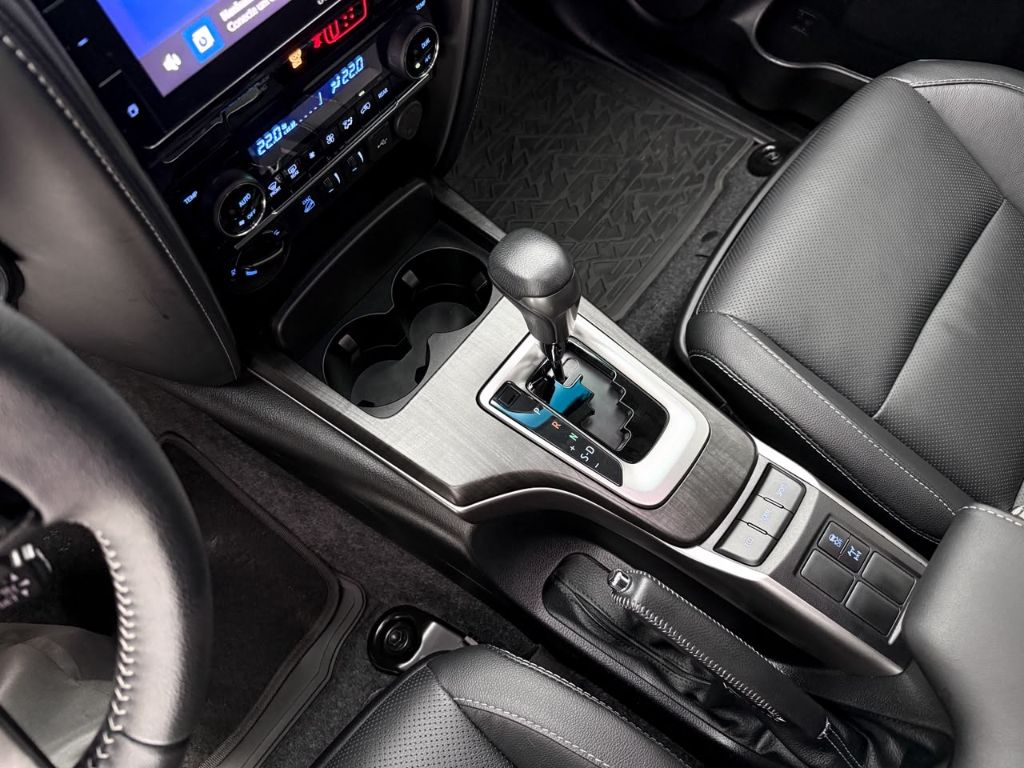 Hilux SW4 SRX Plat. 4x4 2.8 TB Die. Aut. — foto 12