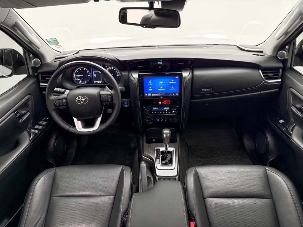Hilux SW4 SRX Plat. 4x4 2.8 TB Die. Aut. — foto 18