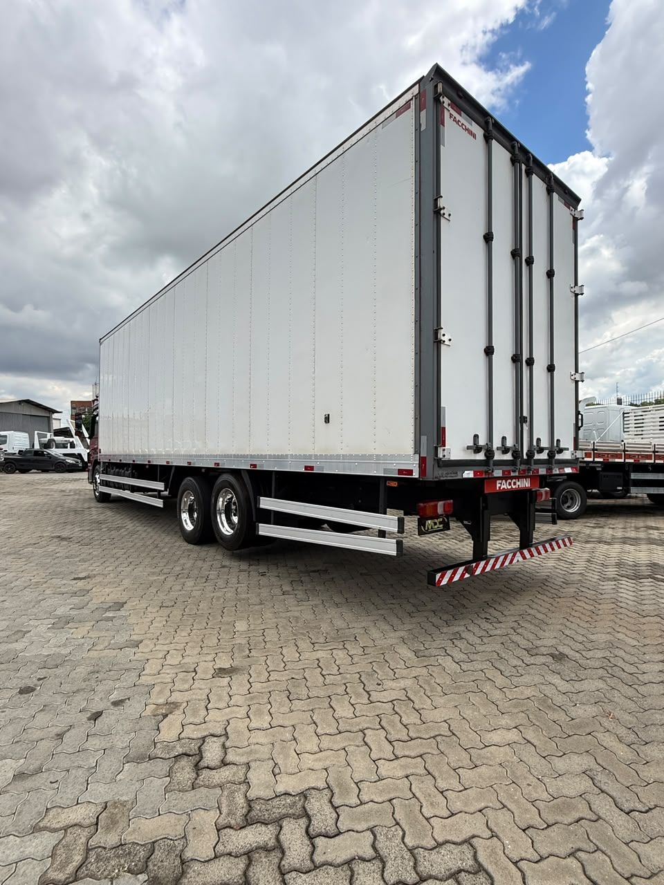 MB ATEGO 2429 - BAÚ — foto 7