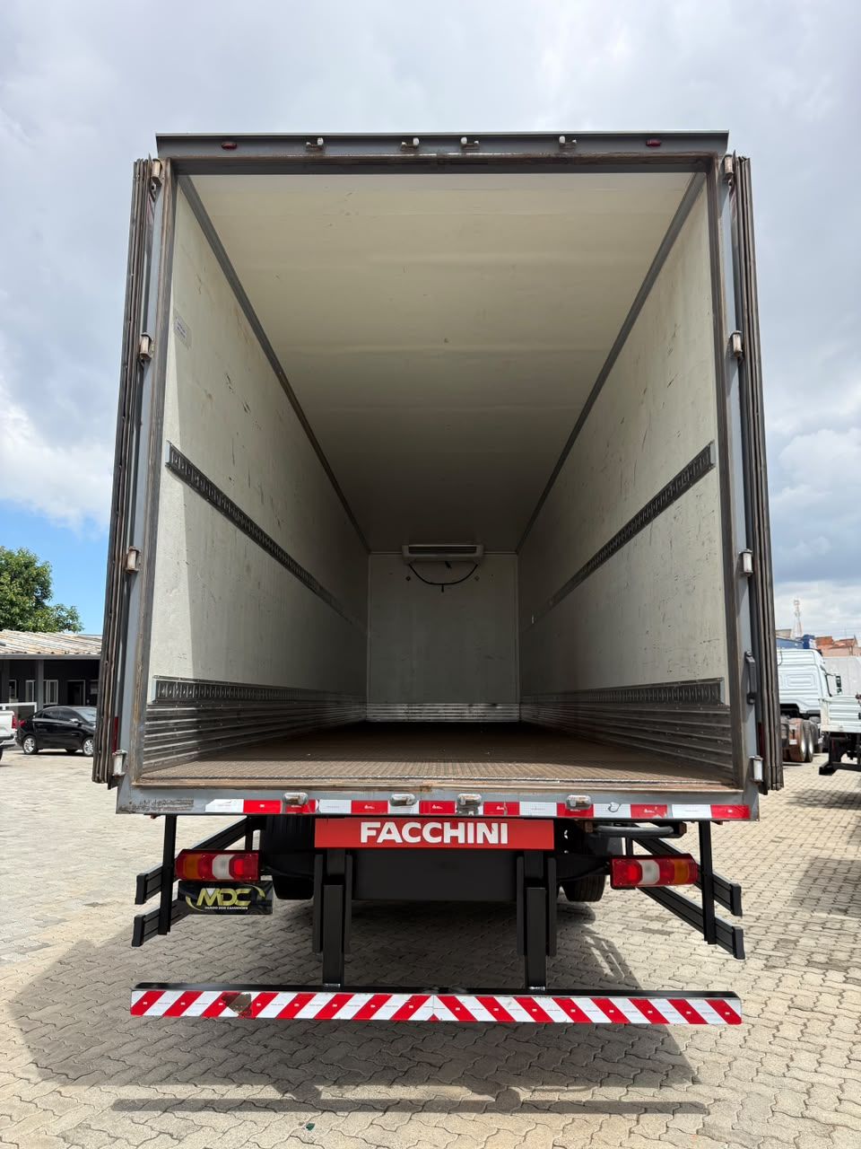 MB ATEGO 2429 - BAÚ — foto 8
