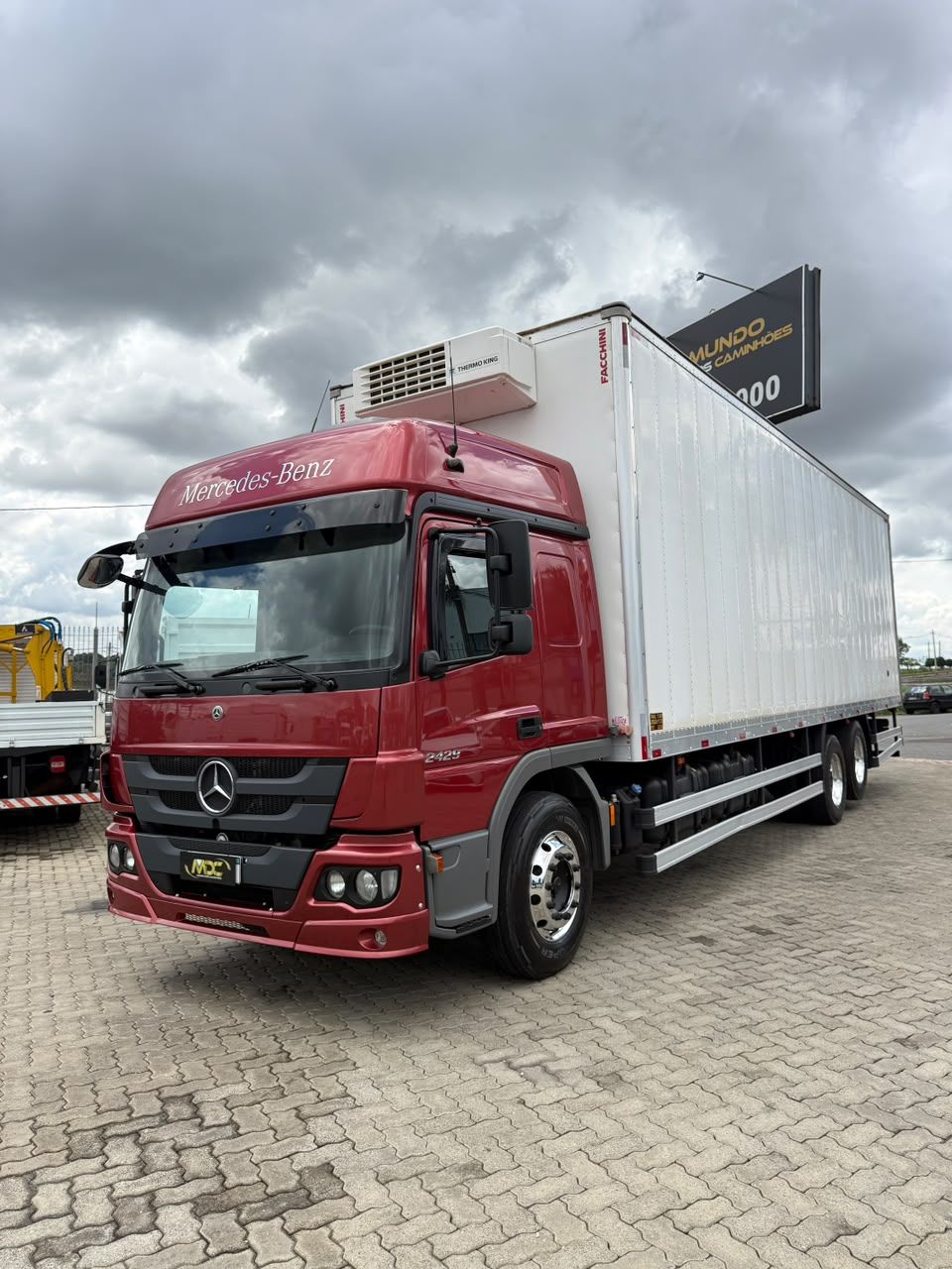 MB ATEGO 2429 - BAÚ — foto 1