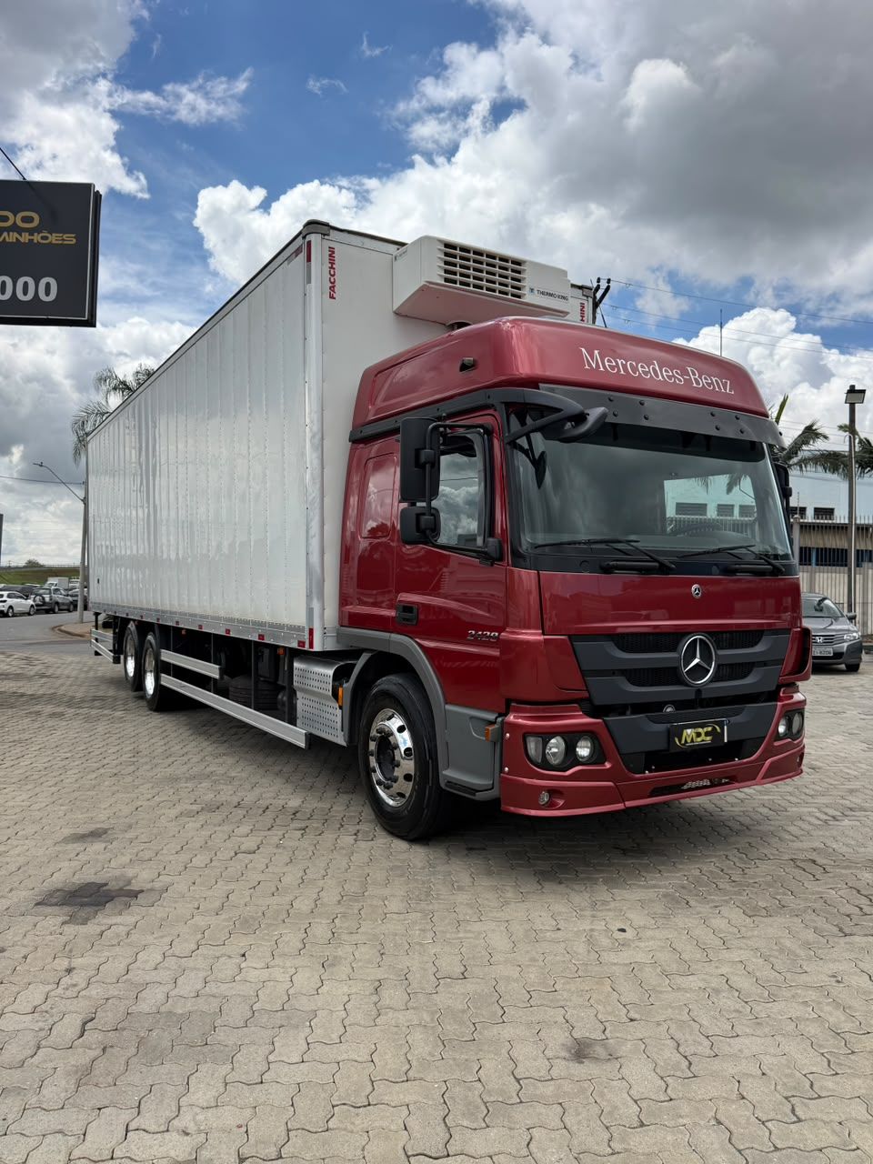 MB ATEGO 2429 - BAÚ — foto 3