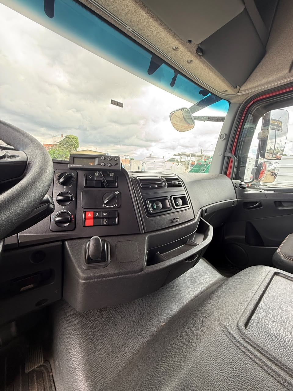 MB ATEGO 2429 - BAÚ — foto 16
