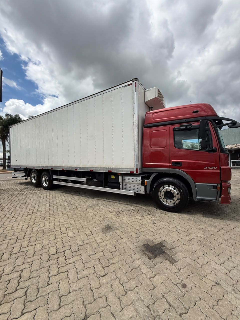 MB ATEGO 2429 - BAÚ — foto 4