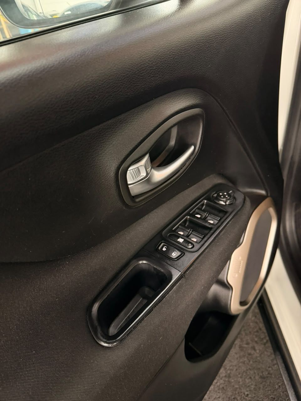 Renegade Sport 1.8 4x2 Flex 16V Mec. — foto 5