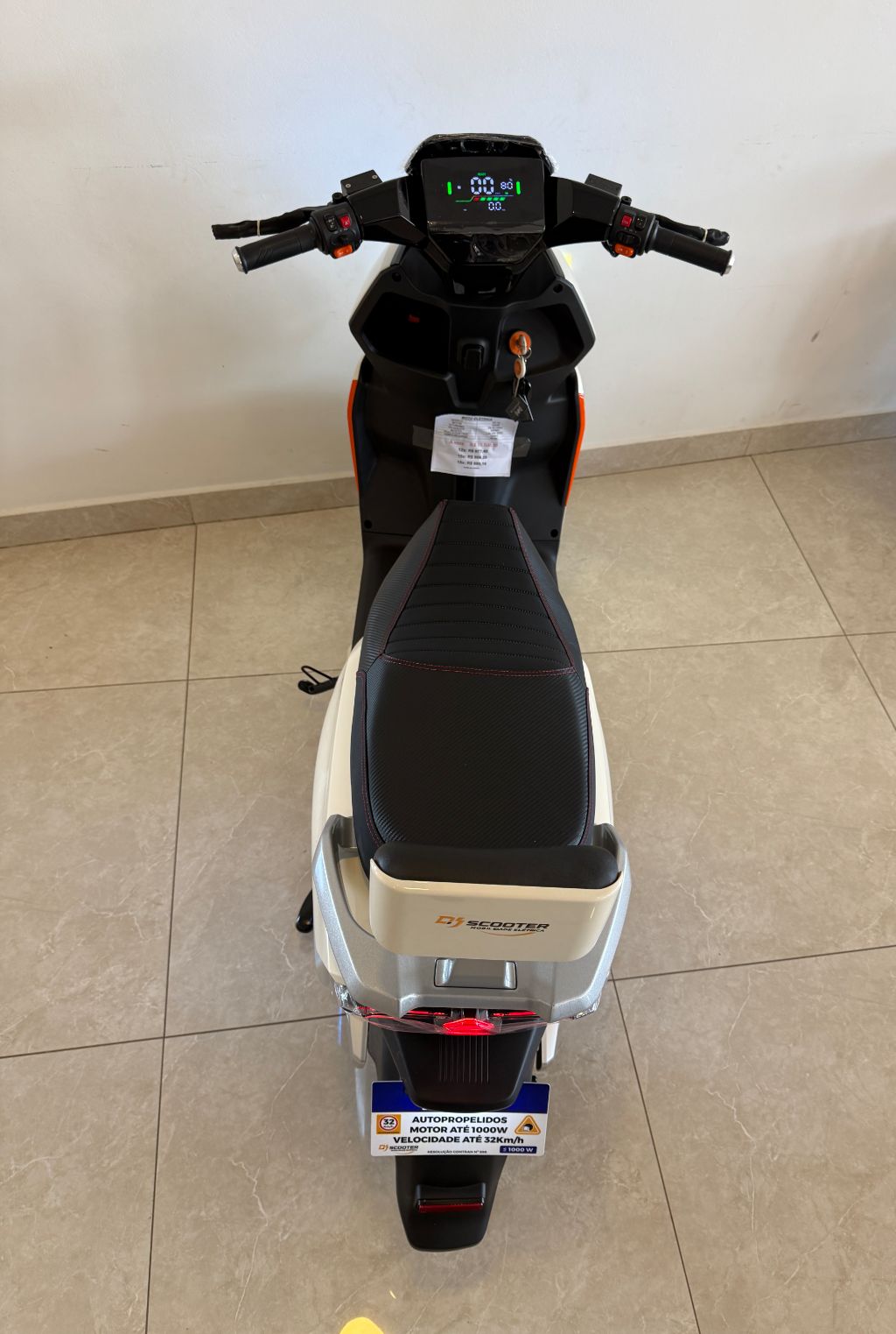 AG10 é uma scooter elétrica autopropelida de 1000W — foto 7