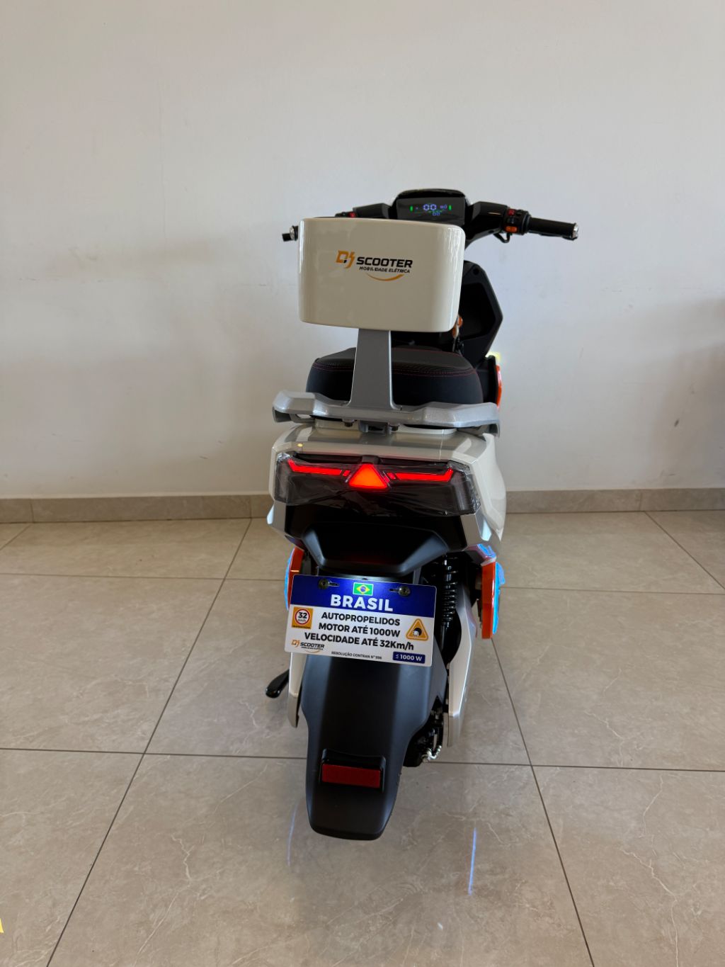 AG10 é uma scooter elétrica autopropelida de 1000W — foto 5