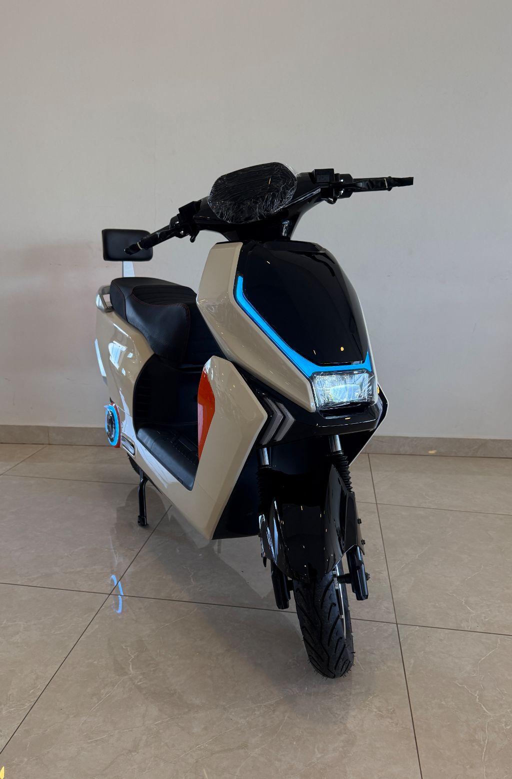 AG10 é uma scooter elétrica autopropelida de 1000W — foto 1