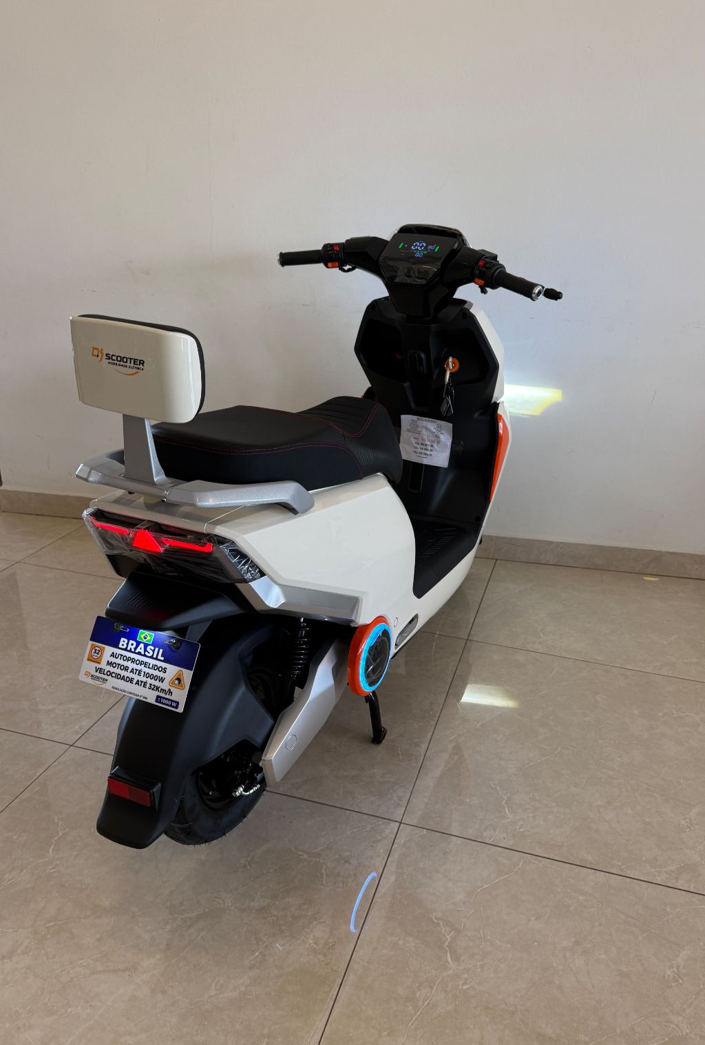 AG10 é uma scooter elétrica autopropelida de 1000W — foto 4