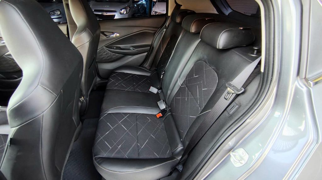 ONIX HATCH PREM. 1.0 12V TB Flex 5p Aut. — foto 9