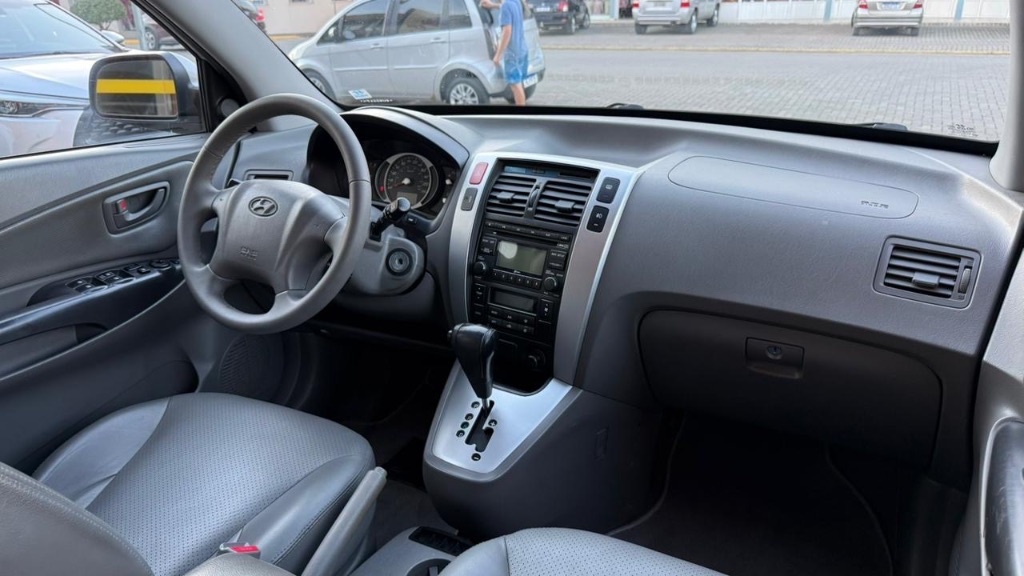 Tucson 2.7 MPFI 24V 175cv Aut. — foto 8